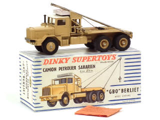 Lot 826 - DINKY TOYS (FRANCE) (1)