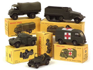 Lot 840 - DINKY TOYS (FRANCE) (5)