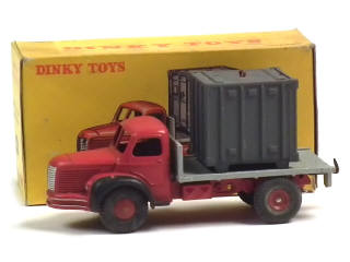 Lot 246 - DINKY TOYS (FRANCE) (1)