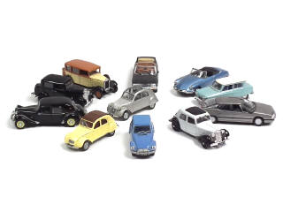 Lot 264 - UNIVERSAL HOBBIES (CHINE) (11)