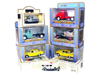 Lot 152 - DIVERS (9)