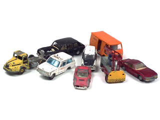 Lot 450 - DINKY TOYS (8)