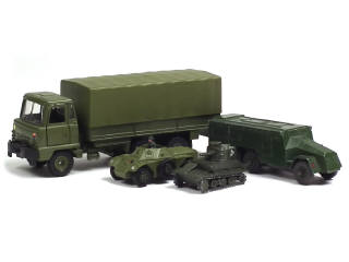 Lot 570 - DINKY TOYS (GB) (4)