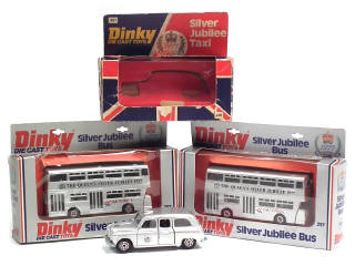 Lot 569 - DINKY TOYS (GB) (3)