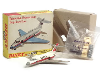 Lot 557 - DINKY TOYS (GB) (2)