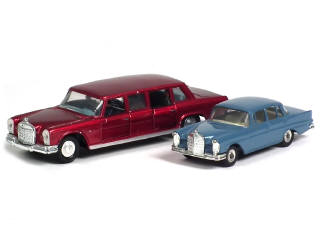Lot 559 - DINKY TOYS (GB) (2)
