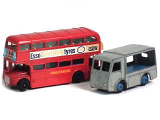 Lot 560 - DINKY TOYS (GB) (2)