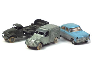 Lot 474 - DIVERS (3)