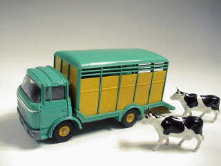 Lot 725 - DINKY TOYS FRANCE (1)