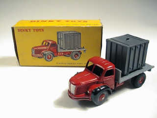 Lot 731 - DINKY TOYS FRANCE (1)
