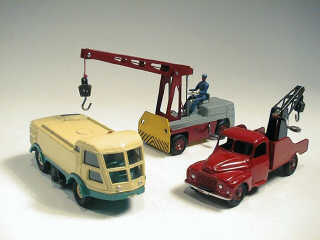Lot 735 - DINKY TOYS (FRANCE) (3)