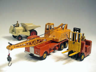 Lot 737 - DINKY TOYS (FRANCE) (3)