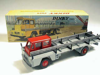 Lot 742 - DINKY TOYS FRANCE (1)