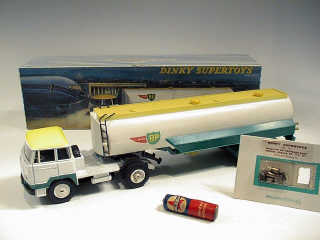 Lot 745 - DINKY TOYS FRANCE (1)