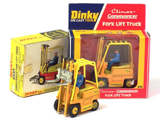 Lot 454 - DINKY TOYS (GB) (2)