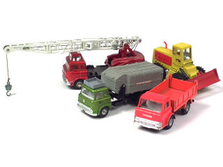 Lot 462 - DINKY TOYS (GB) (4)