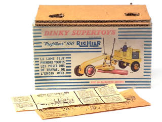 Lot 471 - DINKY TOYS (FRANCE) (1)