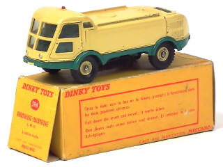 Lot 471 - DINKY TOYS (FRANCE) (1)