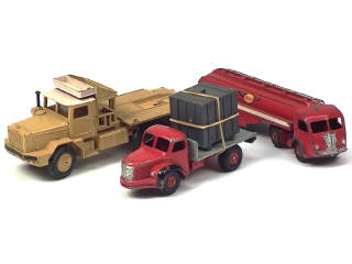 Lot 505 - DINKY TOYS (FRANCE) (3)