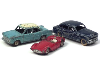 Lot 517 - DINKY TOYS (FRANCE) (3)