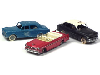 Lot 532 - DINKY TOYS (FRANCE) (3)