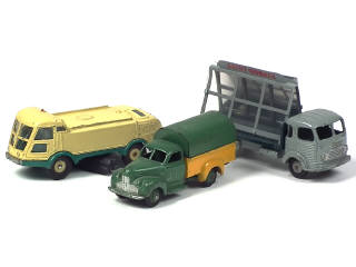 Lot 506 - DINKY TOYS (FRANCE) (3)