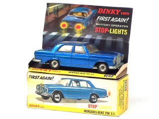 Lot 423 - DINKY TOYS (GB) (1)