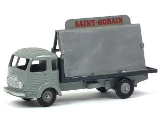 Lot 226 - DINKY TOYS (FRANCE) (1)