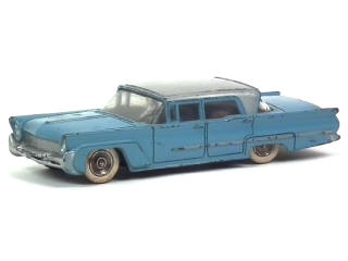 Lot 242 - DINKY TOYS (FRANCE) (1)