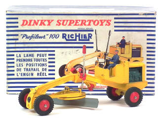 Lot 206 - DINKY TOYS (FRANCE) (1)