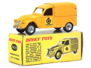 Lot 782 - DINKY TOYS (FRANCE) (1)
