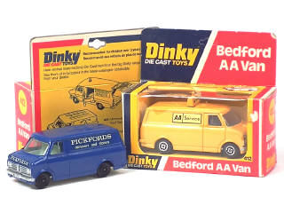 Lot 466 - DINKY TOYS (GB) (2)