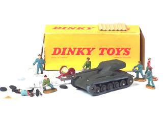 Lot 562 - DINKY TOYS (FRANCE) (3)