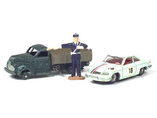 Lot 563 - DINKY TOYS (FRANCE) (3)