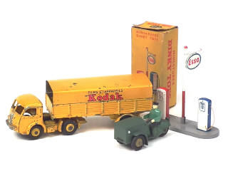 Lot 561 - DINKY TOYS (FRANCE) (3)