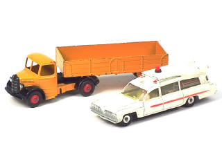Lot 473 - DINKY TOYS (GB) (2)