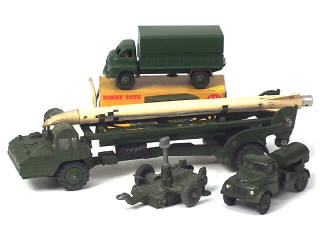 Lot 479 - DINKY TOYS (GB) (3)