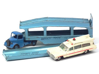 Lot 475 - DINKY TOYS (GB) (2)