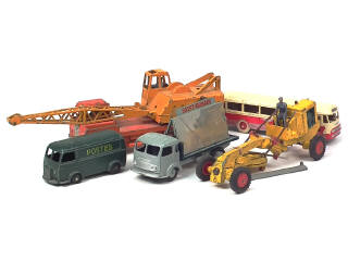 Lot 570 - DINKY TOYS (FRANCE) (5)
