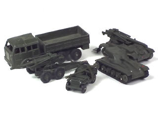 Lot 569 - DINKY TOYS (FRANCE) (5)