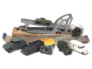 Lot 516 - DINKY TOYS (8)