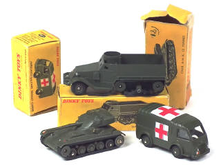 Lot 560 - DINKY TOYS (FRANCE) (3)
