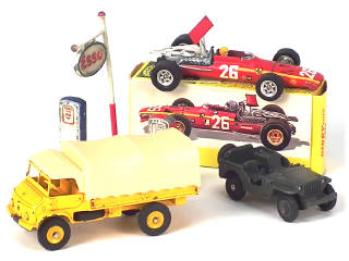 Lot 566 - DINKY TOYS (FRANCE) (4)