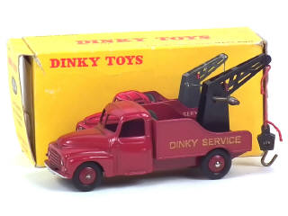 Lot 330 - DINKY TOYS (FRANCE) (1)