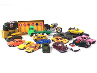 Lot 245 - DIVERS (19)