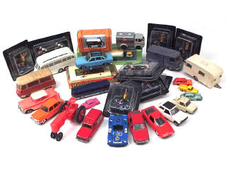 Lot 268 - DIVERS (35)