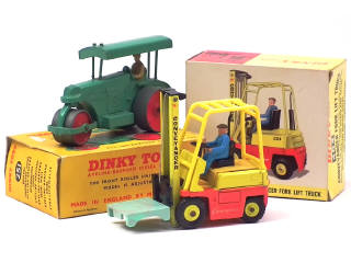 Lot 441 - DINKY TOYS (GB) (2)