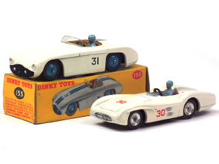 Lot 442 - DINKY TOYS (GB) (2)