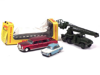 Lot 399 - DINKY TOYS (GB) (3)