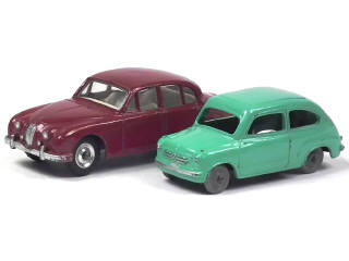 Lot 447 - DINKY TOYS (GB) (2)